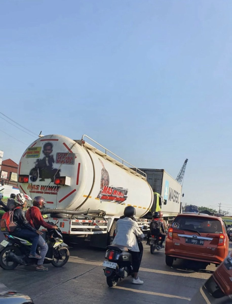 Pasang baliho di Pinggir jalan ❌
Pasang baliho di Tangki Tronton ✅