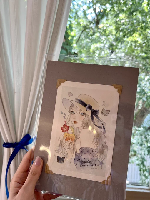 憧れのZIZIさん( が個展に来てくれましたメインビジュアルの子と猫達を描いてくださって鳥肌が立ちました…!ZIZIさんの原画いつかお迎えしたいと思いつつ、抽選や先着で負け続きだったので、舞い上がりすぎておかしくなりそう 