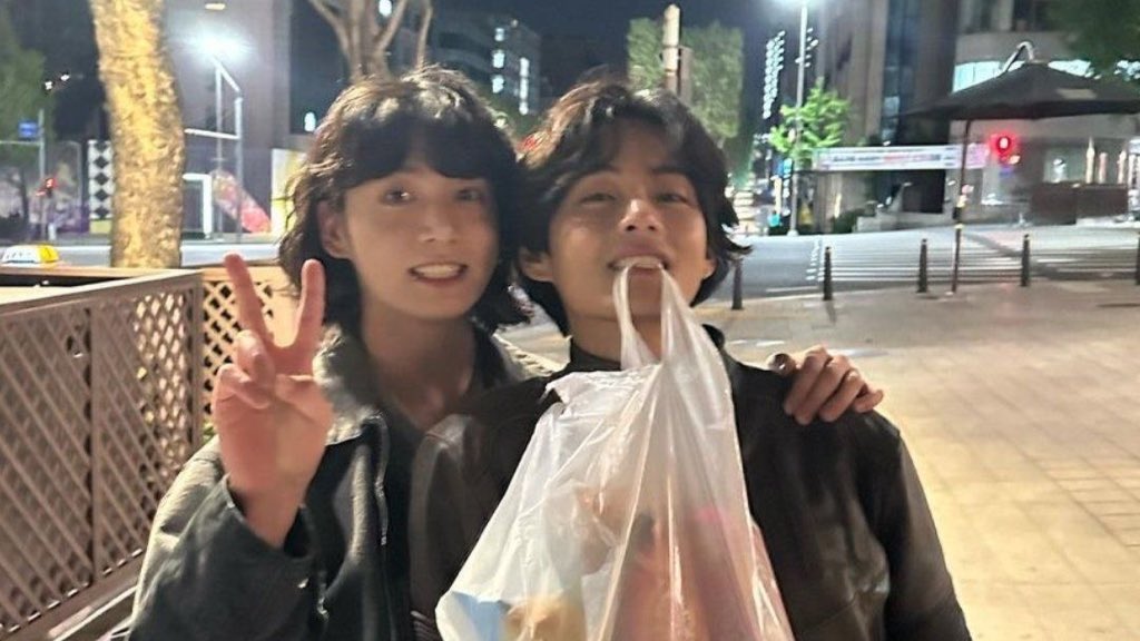 bangtinyboyys's tweet photo. Tear in my eyes taekook my babies https://t.co/WV6en11X3a