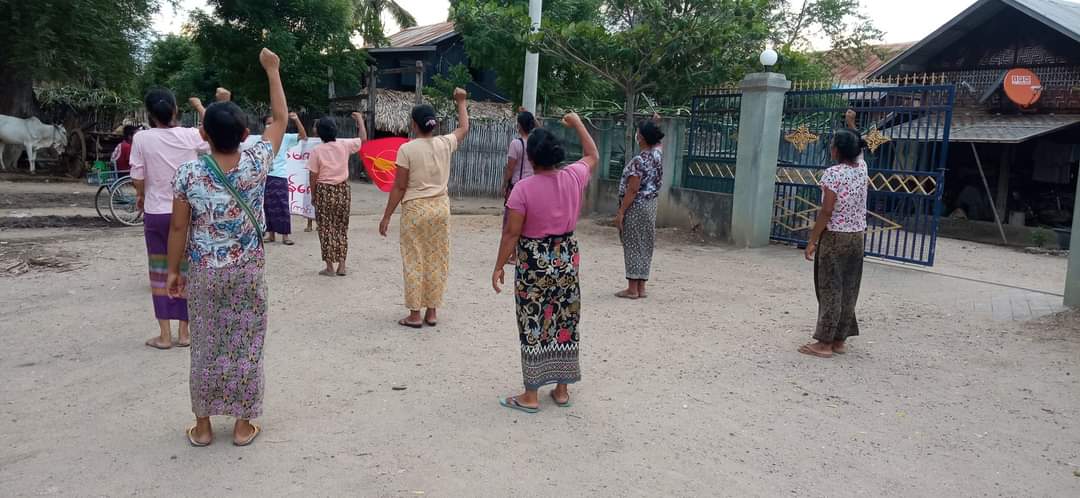 naingnaingaung's tweet photo. Today in the Sagaing Region, the "This Revolution Is No Turning Back" protest column held a resolute demonstration against the military dictatorship, proudly displaying the All Burma Federation of Student Unions flag.
#SagaingProtest
#2024Jul21Coup
#WhatsHappeningInMyanmar https://t.co/cRbPUOMwC5