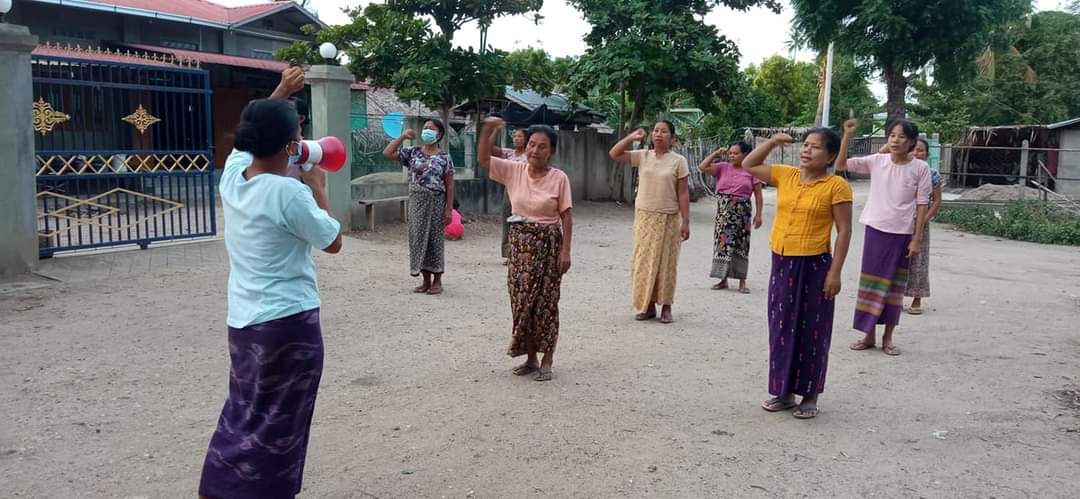 naingnaingaung's tweet photo. Today in the Sagaing Region, the "This Revolution Is No Turning Back" protest column held a resolute demonstration against the military dictatorship, proudly displaying the All Burma Federation of Student Unions flag.
#SagaingProtest
#2024Jul21Coup
#WhatsHappeningInMyanmar https://t.co/cRbPUOMwC5