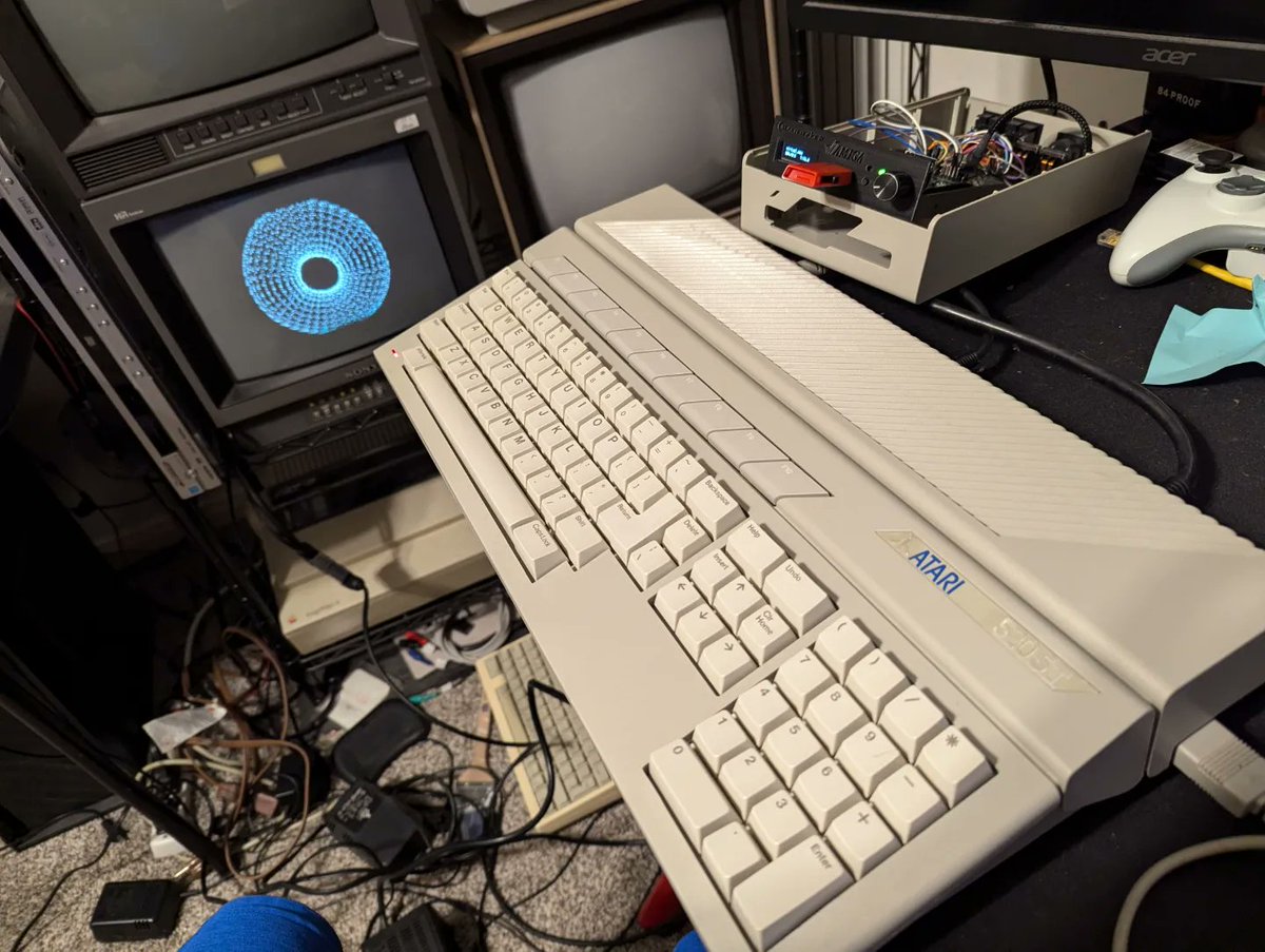 CableBoxMods's tweet image. Another project I&apos;ve been working on when time allows... Picked up this #Atari520STm a while back. Upgraded to TOS 1.04 from 1.0, and wired up this gotek to the floppy drive. Now to print a mount for the drive case and still waiting for the 4mb RAM to arrive. 😍