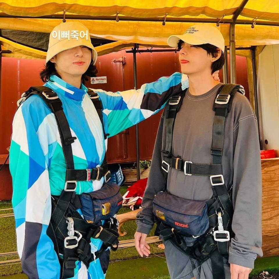 ช้อคหนึ่งไปเท่วด้วยกัน ช้อคสองน้องแทบอกอยากเจอพี่จองกุกเร็วๆตอนนี้น้องอยู่ฮาวาย พ่อกุเลยบินมาหาเลย คือ มักกันติ