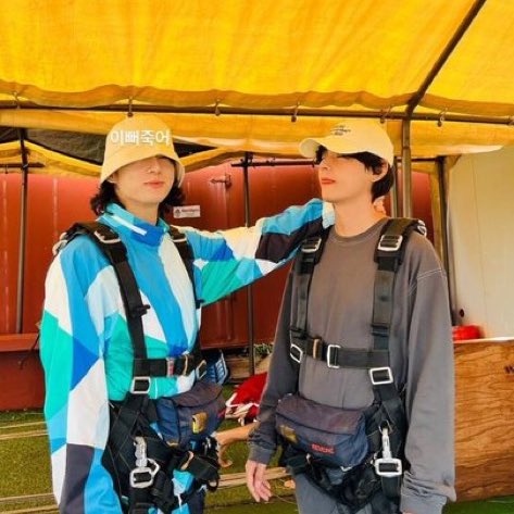 itsbtszone's tweet photo. jungkook and taehyung 😭😭😭 https://t.co/4Jg11sQmv7