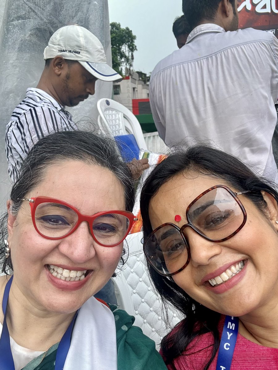 sagarikaghose's tweet photo. TMC woman power. #ShahidDibas rally here in Dharmatala as @AITCofficial honours Martyrs Day and the spirit of democracy. Joy Bangla. #MaMatiManush @MahuaMoitra https://t.co/muyAPRoGiR