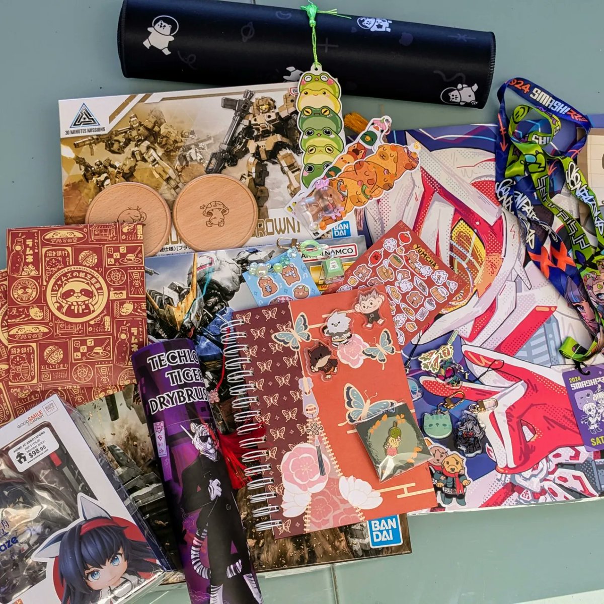 fooly_jooly's tweet photo. Another year, another SMASH, another big haul of art goodies and merch! https://t.co/lFcefs9X7g