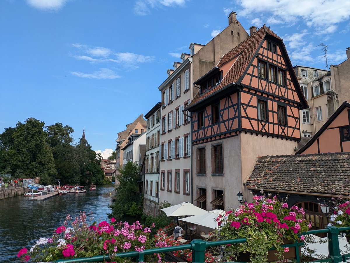 campervanfamfun's tweet photo. #UNESCOworldbookcapital2024 Strasbourg, storybook houses, canals and soaring cathedral, perfect city to visit on our stopover. Short cycle ride from the campsite.
#ReadTourExplore #inspiringadventures #caravanandmotorhomeclub #literarytravels
@Media_CAMC @AlanRogers @CW_Guild https://t.co/54fNZY6gPY
