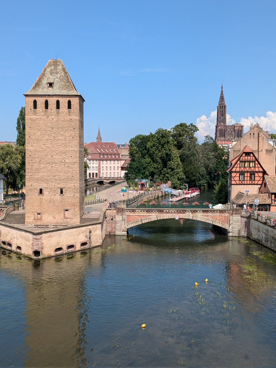 campervanfamfun's tweet photo. #UNESCOworldbookcapital2024 Strasbourg, storybook houses, canals and soaring cathedral, perfect city to visit on our stopover. Short cycle ride from the campsite.
#ReadTourExplore #inspiringadventures #caravanandmotorhomeclub #literarytravels
@Media_CAMC @AlanRogers @CW_Guild https://t.co/54fNZY6gPY