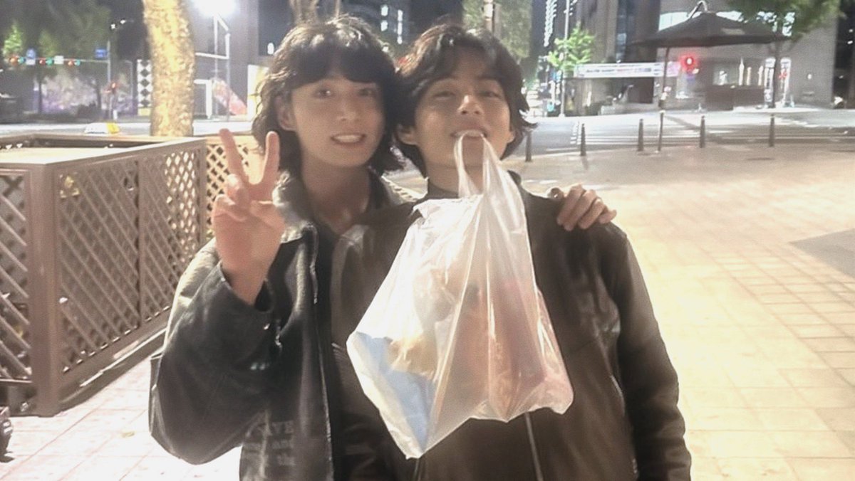 detailsofkth's tweet photo. lovely jubbly duo https://t.co/FvNcKjypnQ