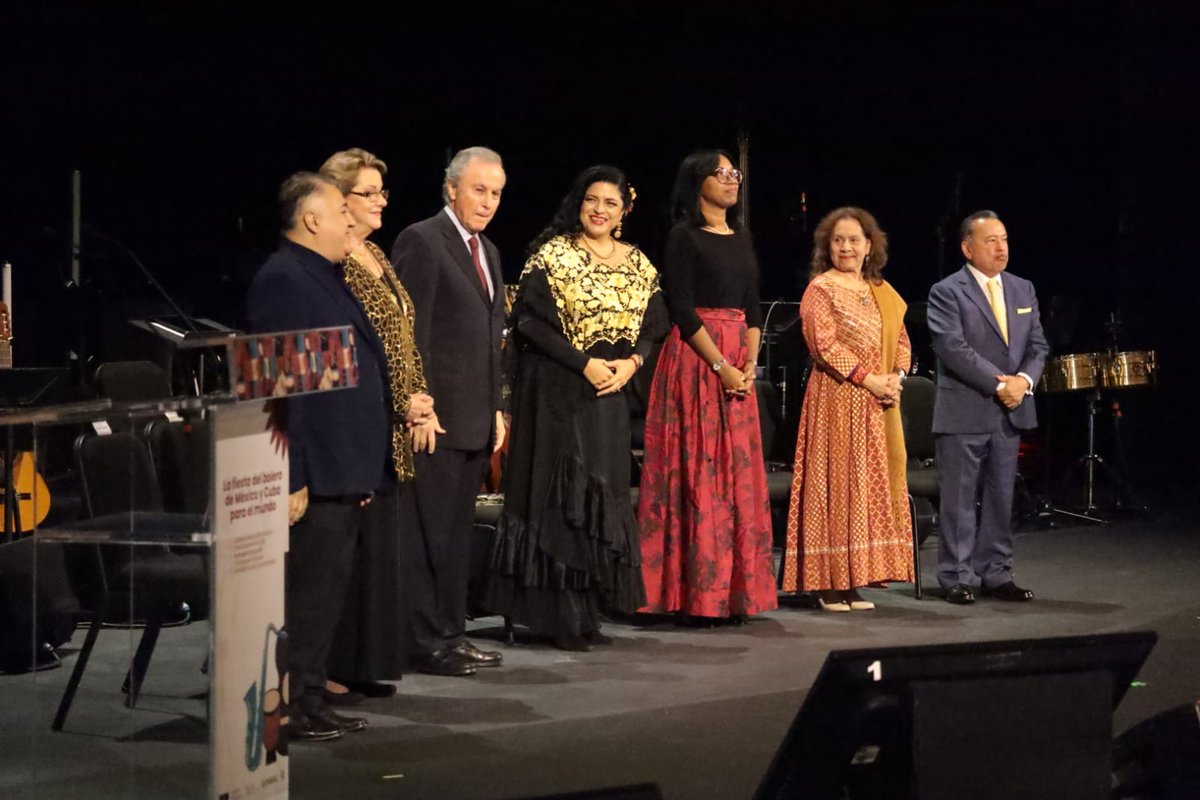 alefrausto's tweet photo. Gracias a la @UNESCO y a todos quienes hicieron posible en Cuba y en México que hoy recibamos el certificado que avala la inscripción binacional del Bolero como Patrimonio Cultual Inmaterial de la Humanidad

📸 @glenrod85 https://t.co/vZcFWqFNKw