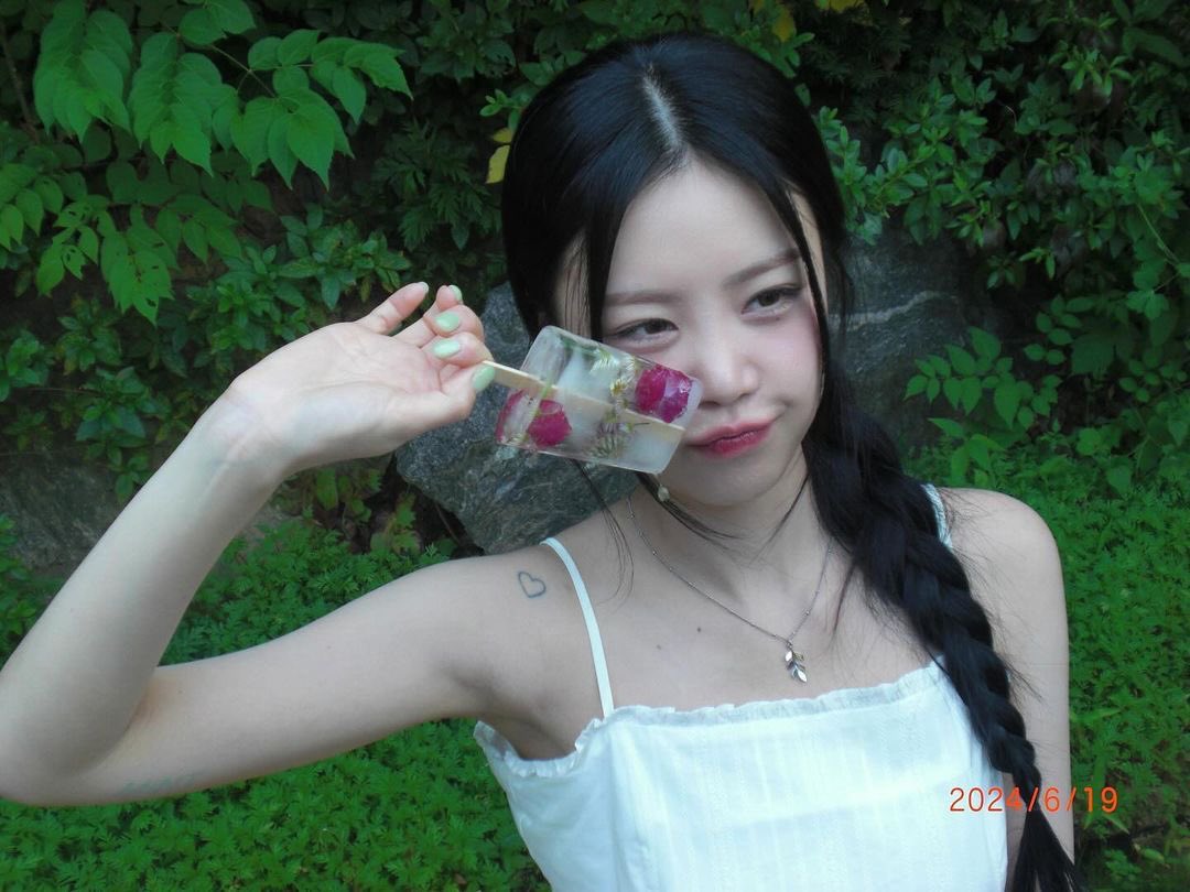 soosoothinker's tweet photo. _seosootang instagram update ♡ 

"Summer Daze 🌷" https://t.co/qSdEDg12xj