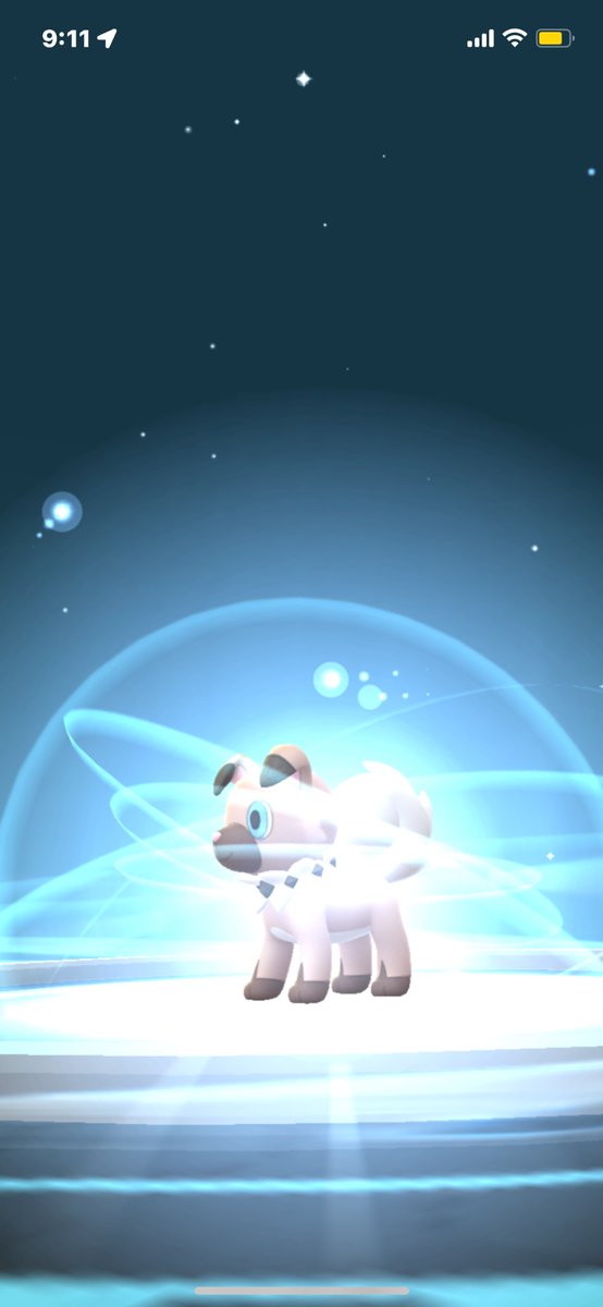 Missysartbook's tweet photo. #PokemonGo #DuskForm #Dusk #Rockruff #Lycanroc https://t.co/Wpk0gk2db5