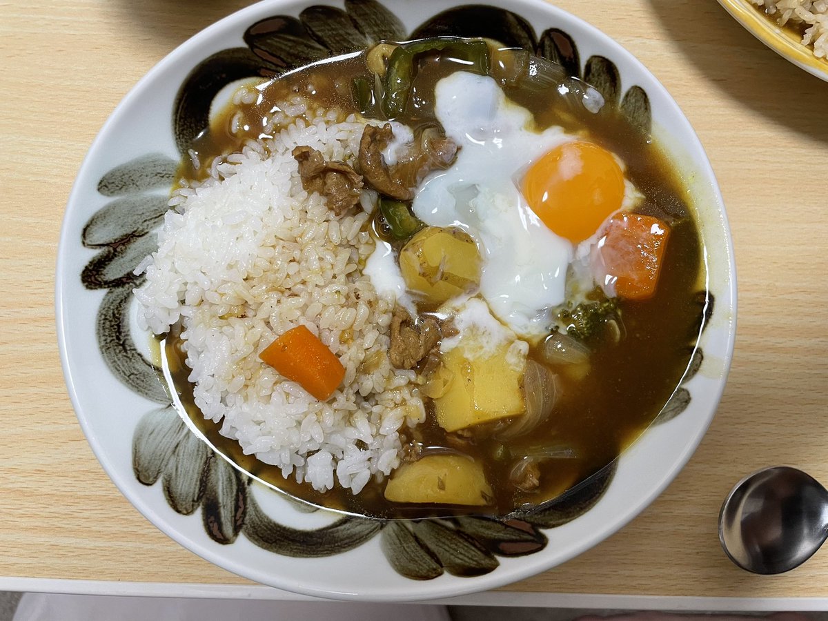 温泉たまご入りポークカレー🍛🍳

#料理 #料理記録 #料理初心者 #料理男子 #自炊 #自炊男子 #自炊記録 #料理好きな人と繋がりたい #フォロバ #フォロバ怪しい垢以外 #フォロバ100 #相互フォロー