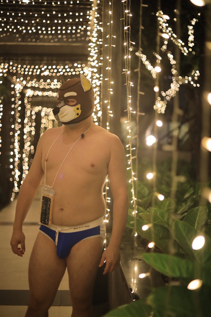 泳池旁拍個網美照