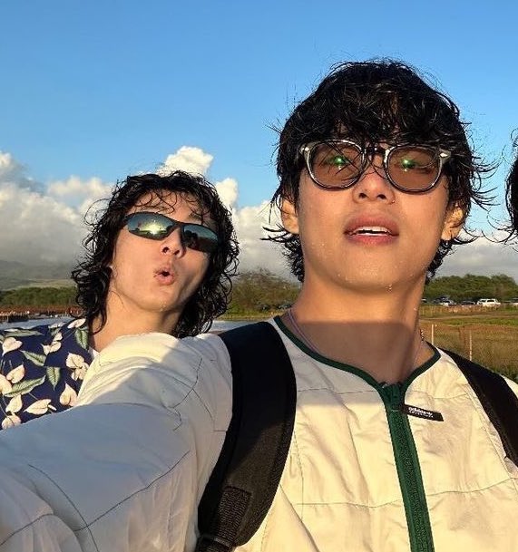 thvpurplei's tweet photo. GENTE ?? OS TAEKOOK JUNTOS ?????????????? https://t.co/7tFAR64ukD