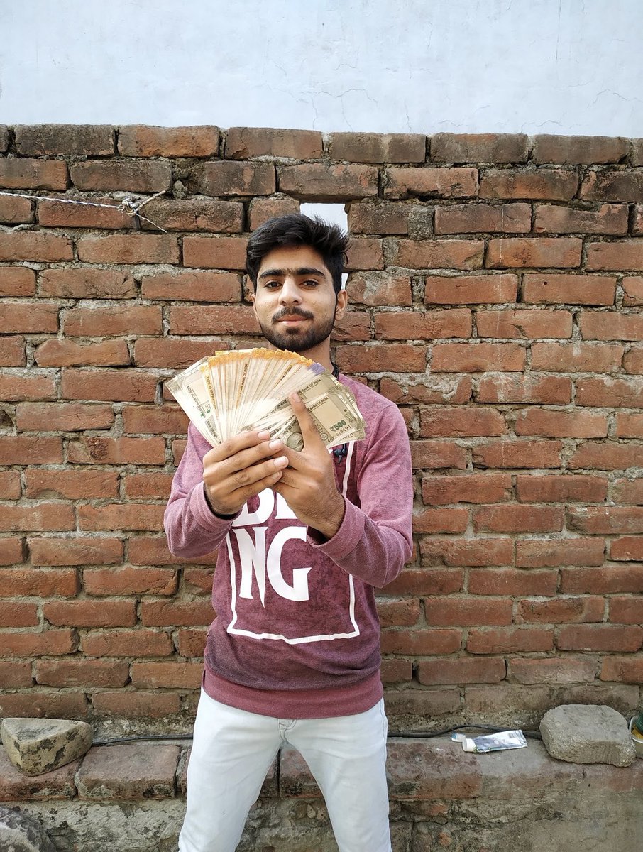 4 Saal pehle Thumbnail K liye pic click krta hua me 🤣