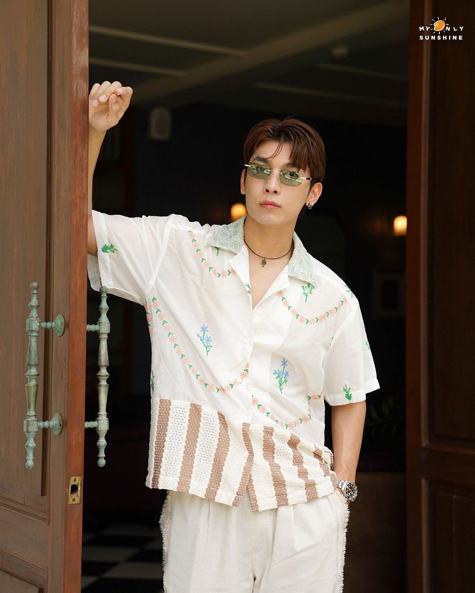 myworldspt's tweet photo. พี่มิวคนหล่อกับน้องตุลย์คนน่ารัก 🥰
เป็น MY ONLY SUNSHINE ของแท้ ☀️🥹

#MyonlysunshineXAnneThongprasom
#seasunannesand #Myonlysunshineofficial
#Myonlysunshine_official
@MSuppasit #MewSuppasit 
@octotul #Tul_Pakorn https://t.co/HfmVXog70l