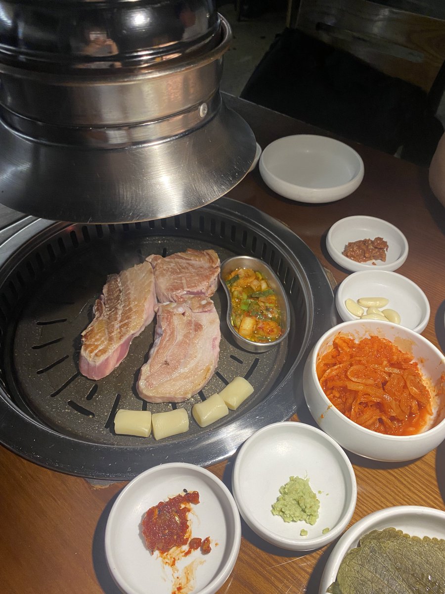 bbisakk's tweet photo. 📍서면 전포 광안 83해치
2지점 다 가봐서 위치에 다 적엇어요
여긴 무생채를 위해서 갑니다
오직 무생채만을 위해서
진지하게 무생채 팔면 사오고 싶어요
무생채가 살얼음이랑 같이… 매콤하게 만들어졋는데 고기랑 잘 어울리고 그냥 먹어도 맛잇어요
인싸 알바들~ 이런st 고깃집인데 광안점이 그런 https://t.co/uD2LpaynKO