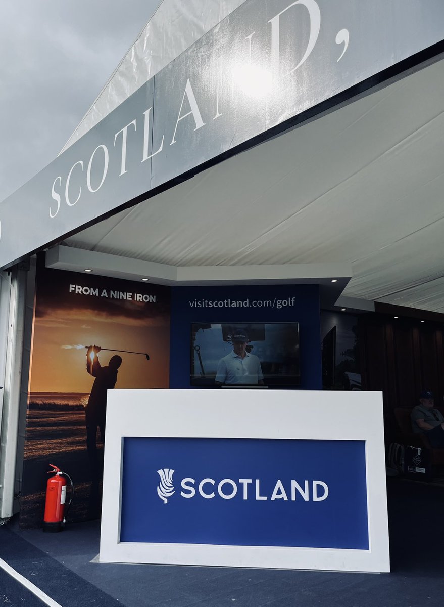 ChelseaDagger14's tweet photo. Fantastic to see the world's best golfers battling it out (the game &amp; elements! (🌬️☀️☔️) on one of Scotland’s iconic courses @TheOpen 

Shoutout to all the staff, volunteers, tech crew, security, caterers &amp; cleaners who work so hard to make major events of this scale possible 👏 https://t.co/jqfPVzNFMh
