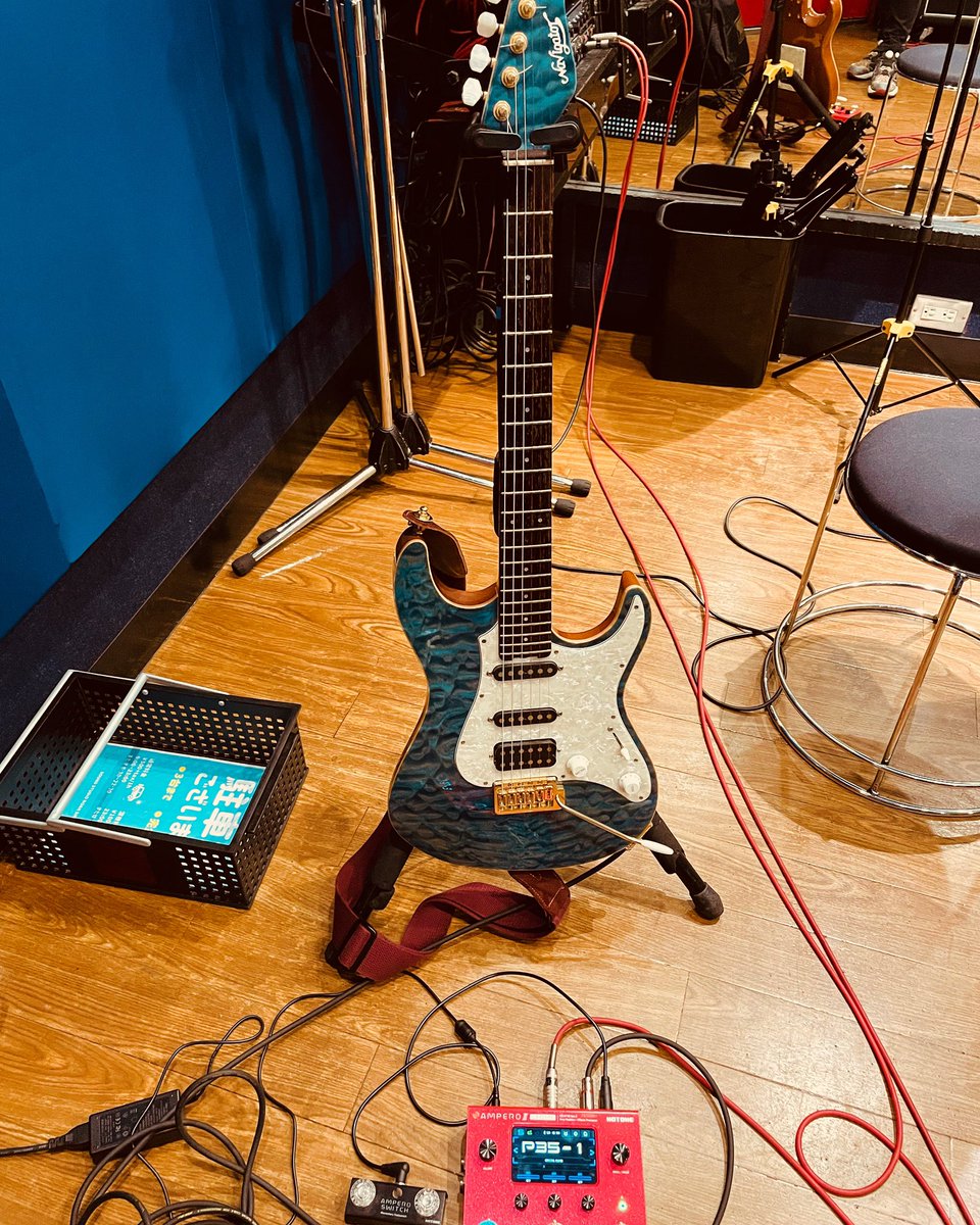 sna_pper's tweet photo. 今日はオリジナルバンドのスタジオ🎸
ESPのギターとAMPERO2✨✨
#バンド #スタジオ #ESP #NAVIGATOR #AMPERO2 https://t.co/O4gfDIeuDr