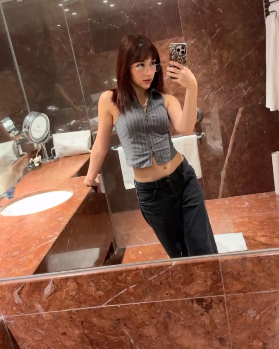FotoKayelless's tweet photo. My favorite drummer of all time is Paulina Villarreal of the power trio rock band of sisters from #Mexico @TheWarningBand2 #feamledrummers #allfemalerockband #greatmusic #rockmusic #greatdrummers #singersongwritermusician #QueensOfRock https://t.co/KhciFtVEVK