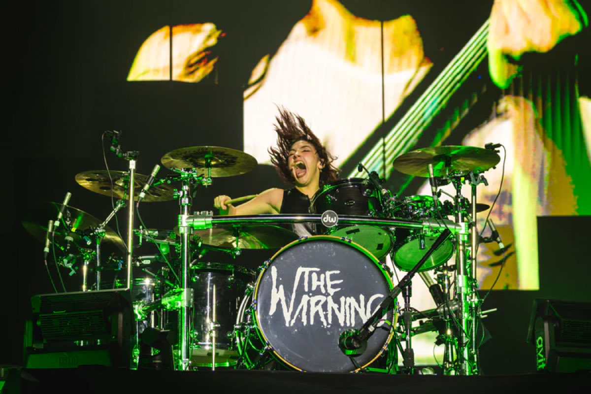 FotoKayelless's tweet photo. My favorite drummer of all time is Paulina Villarreal of the power trio rock band of sisters from #Mexico @TheWarningBand2 #feamledrummers #allfemalerockband #greatmusic #rockmusic #greatdrummers #singersongwritermusician #QueensOfRock https://t.co/KhciFtVEVK