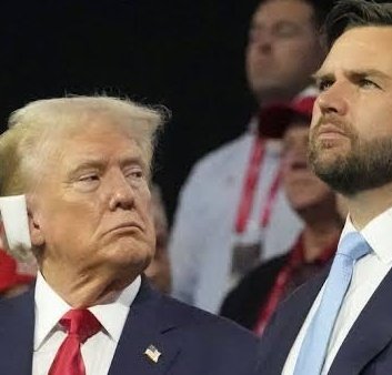 SPBMcKenna's tweet photo. Rumor has it that #Trump picked J.D. Vance because he's SHORTER than #Trump
#Trump says he's 6'3" & #Vance is an inch SHORTER 6'2''
#Trump calls him #TinyVancer
But #Trump's OLD AGE & STOOPING makes him look SHORTER!
#TrumpIsMentallyDisturbed
#TrumpIsNotFitToBePresident https://t.co/qKMPYV4JAK