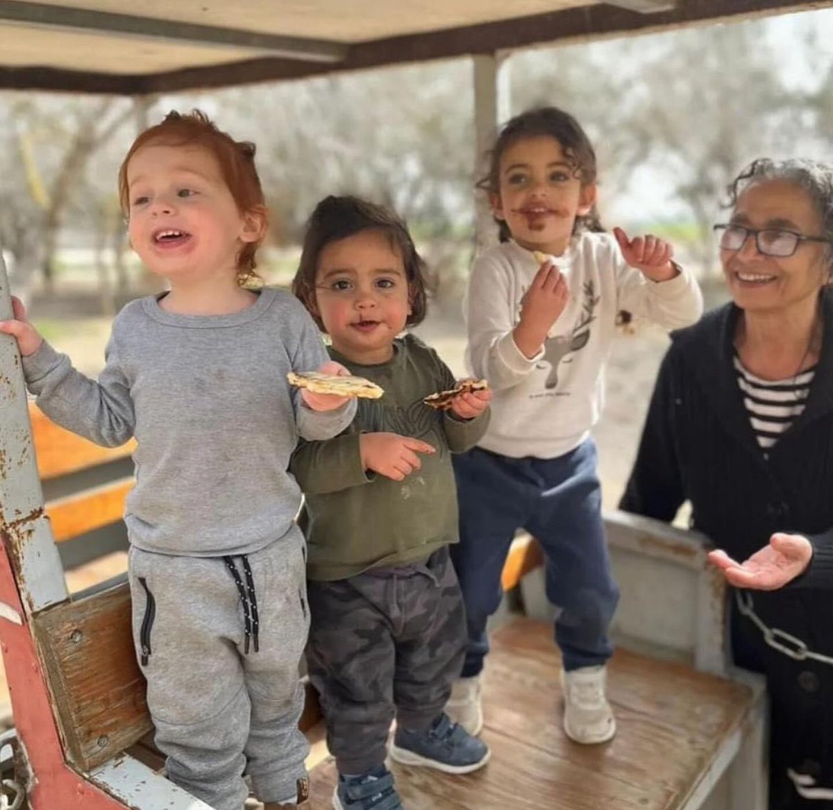 streetwize's tweet photo. Release the Bibas family 🎗️🎗️🎗️
NOW!!!! https://t.co/1b54shlzjH
