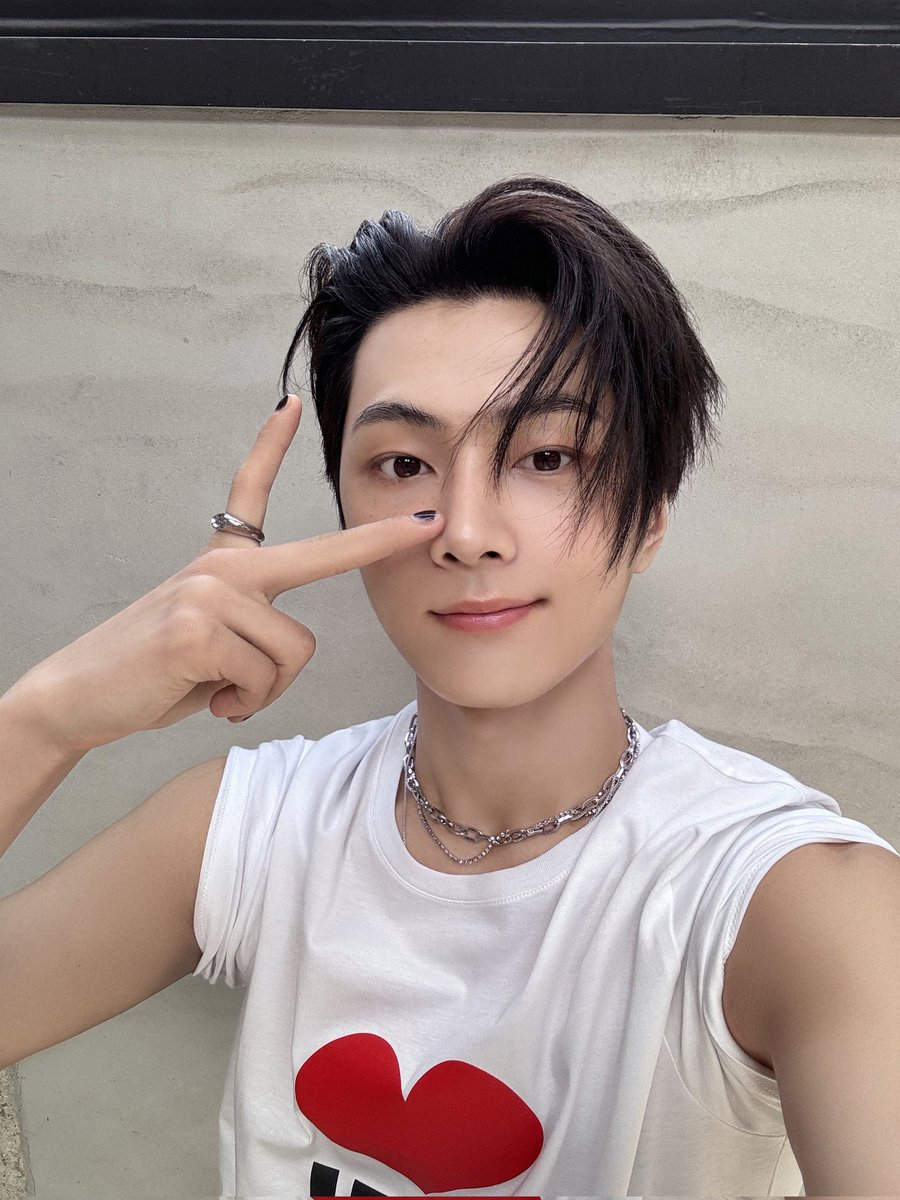 serenograph's tweet image. weverse album pc set scan

(4/7)