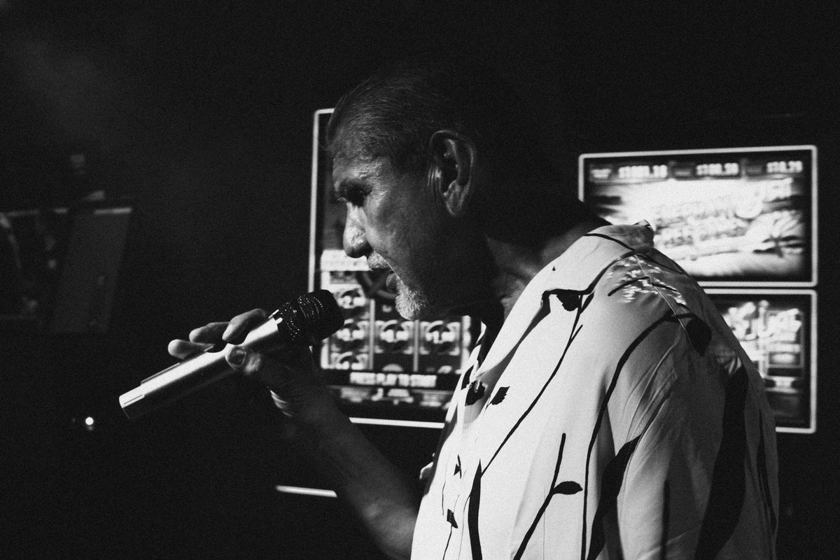 I have a light box tweet media