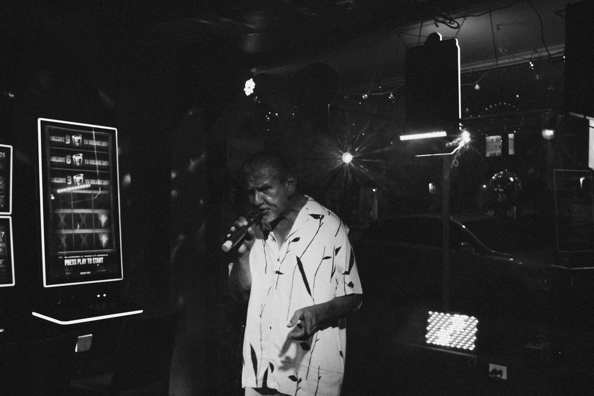 I have a light box tweet media