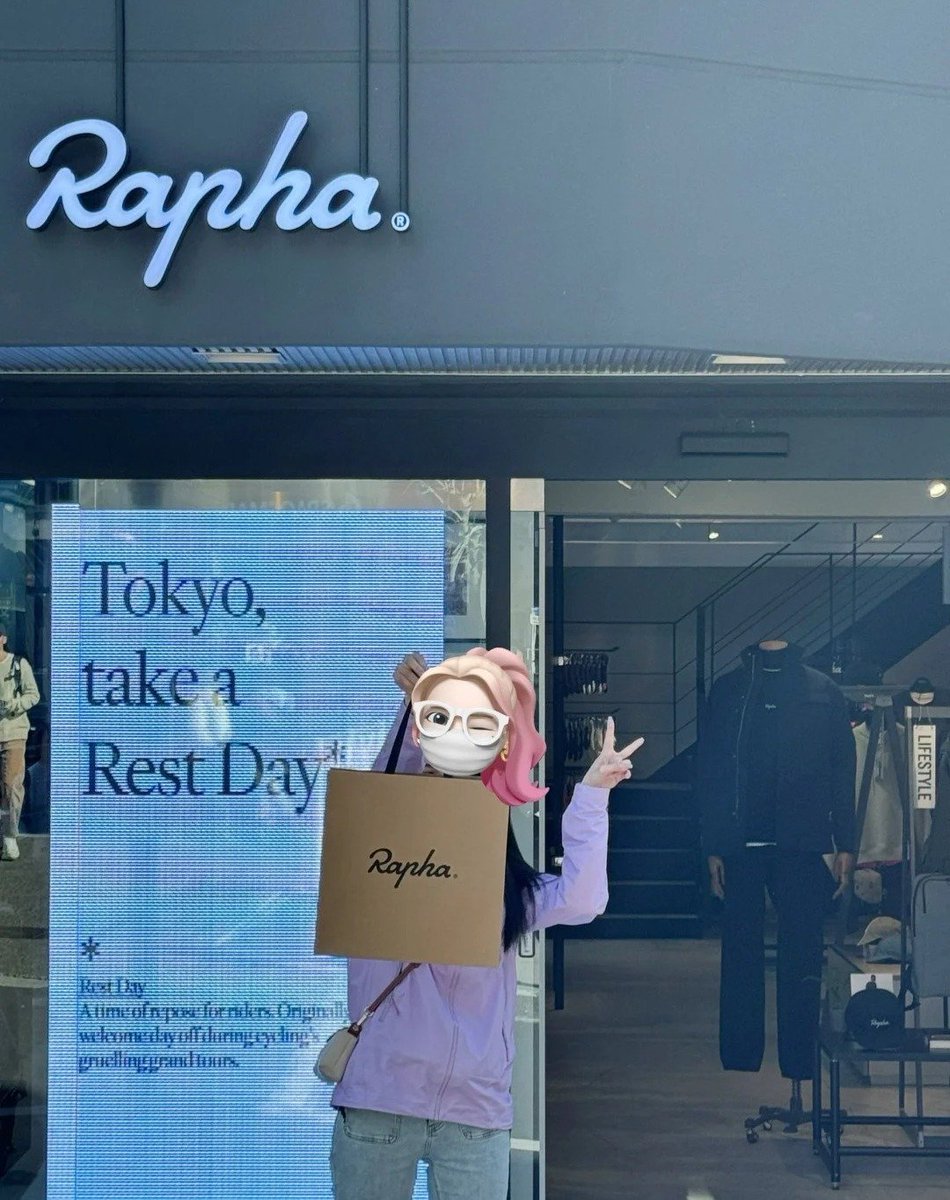 angelica_c60980's tweet photo. 今日、代官山にあるRapha Tokyoに訪れました🚴♂️
美味しいコーヒーを楽しみながら、自転車についての情報交換や休憩ができる理想的な場所です☕️
#RaphaTokyo #自転車カフェ #代官山 #サイクリング #コーヒータイム https://t.co/cJ5m3BGsGf