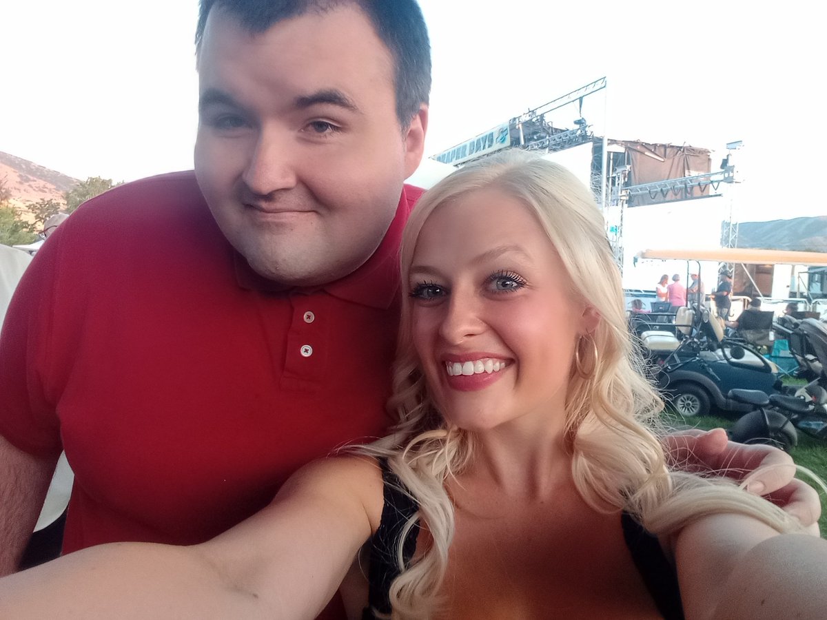 I Got To Meet Country Artist <a href="/SavannahKeyes/">Savannah Keyes</a>  I Got To See Her Performance I Love Country Music