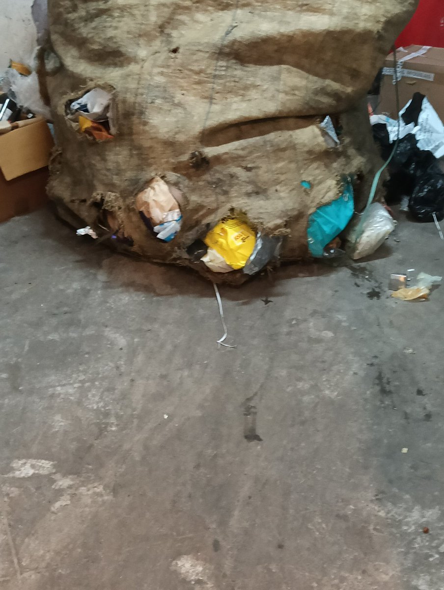 <a href="/SPRE_Official/">SP Real Estate</a> 
We pay our CAM fees yet Housekeeping is provided with this type of pathetic resource for trash collection? FM can't give them new bags every once in a while? What is the reason? <a href="/ParkwestBLR/">shapoorjipallonjiparkwest</a>