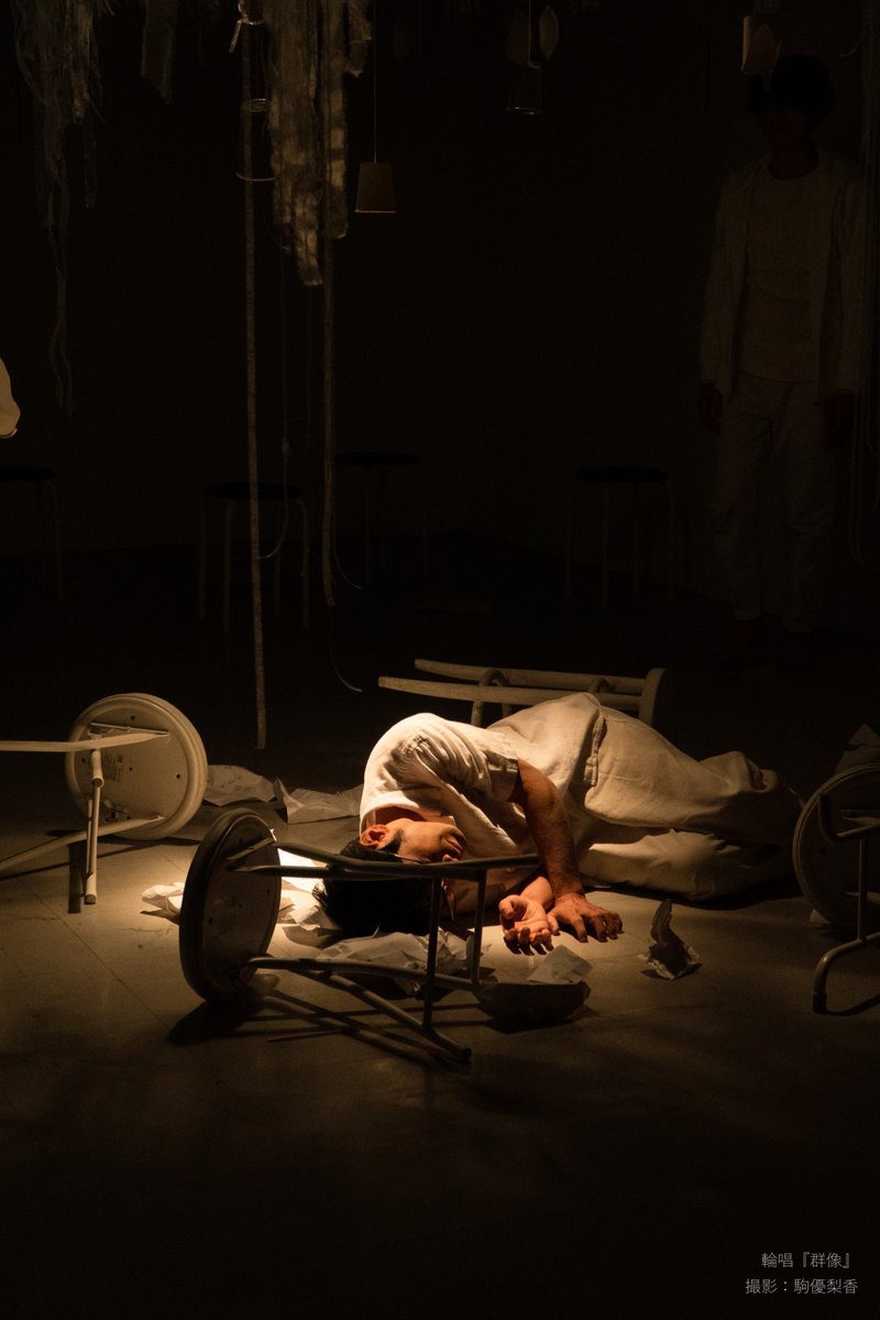info_nola's tweet photo. ⋱ しおと、過去演出作品紹介 ⋰

『 #輪唱『群像』 』
@ 京都三条MEDIA SHOP Gallery2（京都）

╭━∧━━━━━━━━━━╮

絵画や体操のように演出しました✨

╰━━━━━━━━━��━━╯

映像はこちら👇
https://t.co/3gh0beHuYM

戯曲はこちら👇
https://t.co/ZVkn1UYWcn

撮影：駒優梨香 https://t.co/Qkq8yd1Q3o