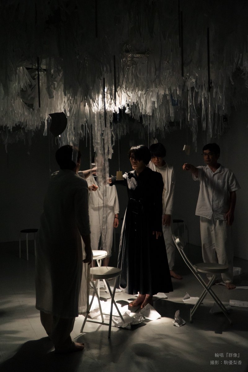 info_nola's tweet photo. ⋱ しおと、過去演出作品紹介 ⋰

『 #輪唱『群像』 』
@ 京都三条MEDIA SHOP Gallery2（京都）

╭━∧━━━━━━━━━━╮

絵画や体操のように演出しました✨

╰━━━━━━━━━��━━╯

映像はこちら👇
https://t.co/3gh0beHuYM

戯曲はこちら👇
https://t.co/ZVkn1UYWcn

撮影：駒優梨香 https://t.co/Qkq8yd1Q3o