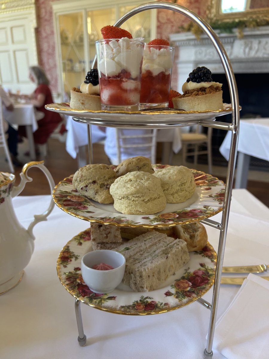 aston1970ap's tweet photo. From this to this 🤣 Hubby and I ate everything 👍 It was yummy 😋
#WentworthWoodhouse #LongGallery #AfternoonTea ⁦@Wentworth_House⁩ 🏠😘 https://t.co/wxaaQhViR3
