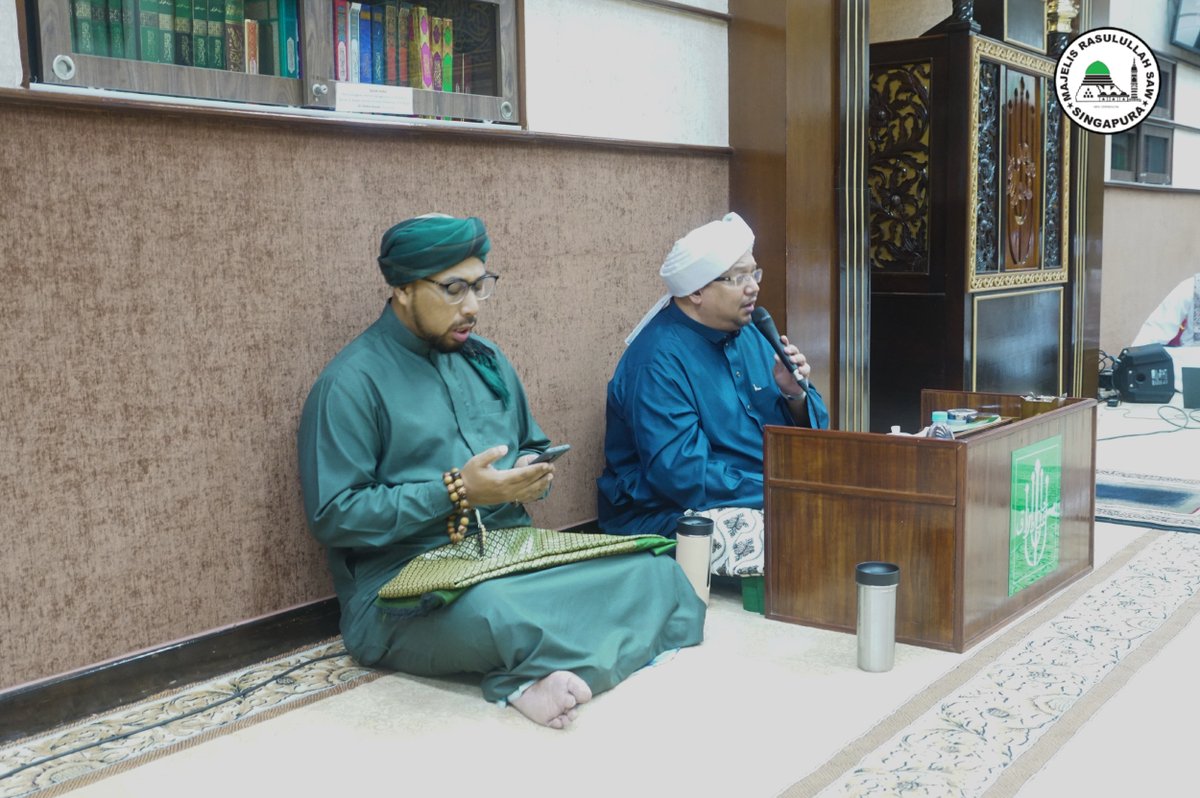MRSingapura's tweet photo. ﻣﺠﻠﺲ ﺭﺳﻮﻝ اﻟﻠﻪ ﺻﻠﻰ ﺍﻟﻠﻪ ﻋﻠﻴﻪ ﻭﺳﻠﻢ سنغافورة, Maulid Ad Dhiyaul Lami’. Karangan Al Habib Omar bin Hafidz. Jumaat 13 Muharram1445 / 19 July 2024. Paynow - UEN: T19SS0113G, Transfer - 601522147001 (OCBC) #maulid #bulanan #muharam https://t.co/5vlE2zSdZn