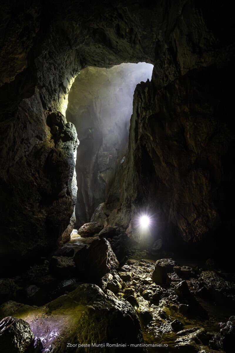 Ana_C_Tudor's tweet photo. A great remedy for a hot summer day? 🥵☀️Explore the amazing caves reaching into the heart of the #Apuseni Mountains ⛰️. #RomaniaIsBeautiful 🇷🇴 📸 Dragos Asaftei https://t.co/soaZotmgek
