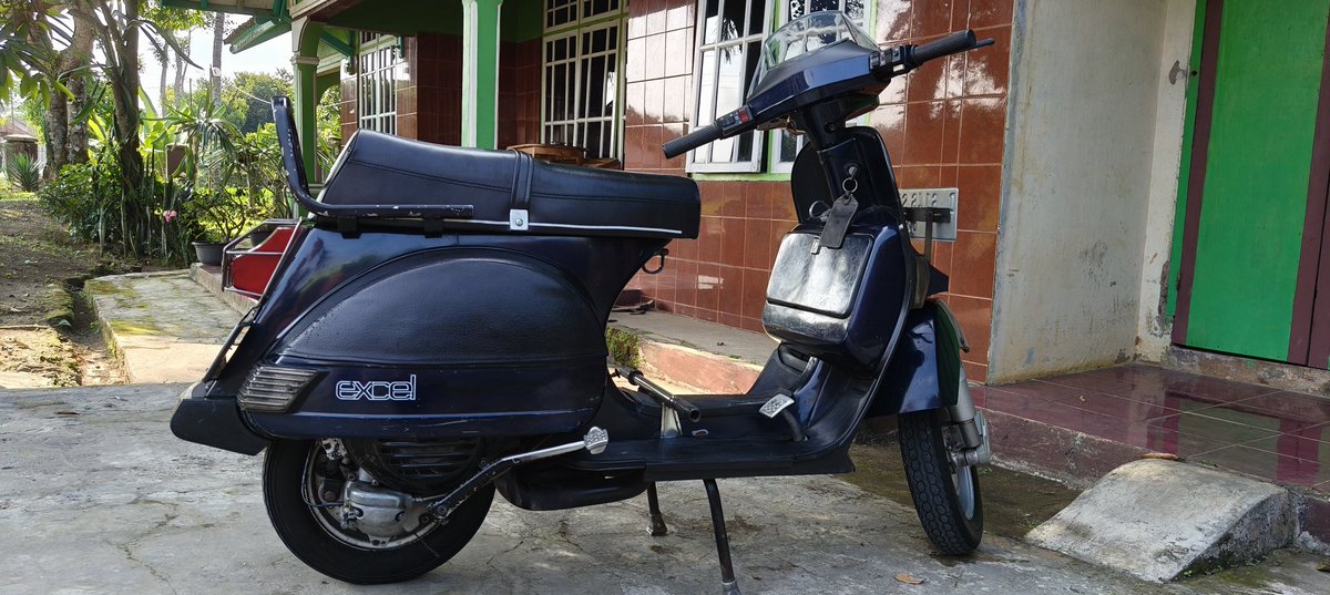 NolayRizky's tweet photo. For sale:
Vespa Excel 150cc
Tahun 1997
Surat lengkap
BPKB&amp;STNK
Pajak hidup
Head ori
Karburator ORI
Magnet ori
CDI tic
Dinamo ORI
Stater aktif
Sein" idup
Lampu d&amp;b hidup
Spidometer aktif
Amper Bensin aktif
Knalpot dgm baru
minat wa 0895333497650 atau inbox 
lokasi Garut https://t.co/8XPLZD0swm