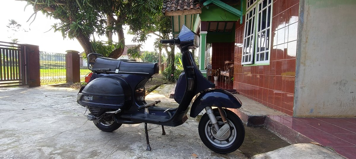 NolayRizky's tweet photo. For sale:
Vespa Excel 150cc
Tahun 1997
Surat lengkap
BPKB&amp;STNK
Pajak hidup
Head ori
Karburator ORI
Magnet ori
CDI tic
Dinamo ORI
Stater aktif
Sein" idup
Lampu d&amp;b hidup
Spidometer aktif
Amper Bensin aktif
Knalpot dgm baru
minat wa 0895333497650 atau inbox 
lokasi Garut https://t.co/8XPLZD0swm