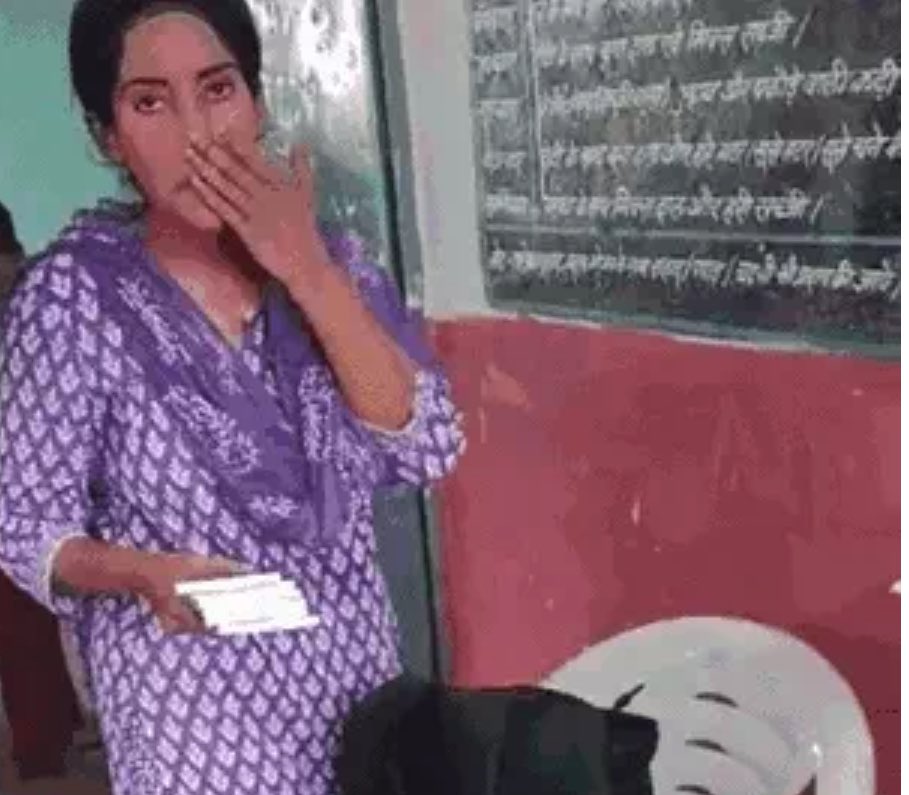 swati_gs's tweet photo. Three women entered a government school in a Vidisha village and began distributing books titled ‘pavitra shastra’ and ‘neeti vachan’ 

When teacher pointed out they were promoting Christianity as books were full of Christian propaganda, women replied those were ‘moral books’ being given for free

The women visited every house in the village, which has mostly backward and Dalit castes, and gave the books