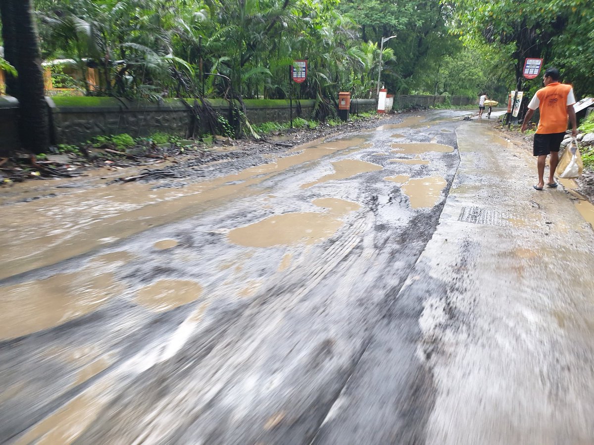 godfrey_pimenta's tweet photo. Chief Minister and both his Deputies has maintained complete silence about potholed roads of Mumbai.

Do we deserve such bad governance? https://t.co/n3yaVYzCKl