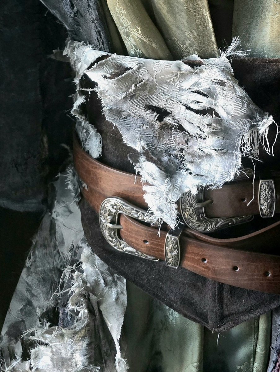 I am devastated that Jon and I missed @FestofLegends and the cosplay competition due to a global flight meltdown.

Would you like to see the full Belle cosplay anyways?