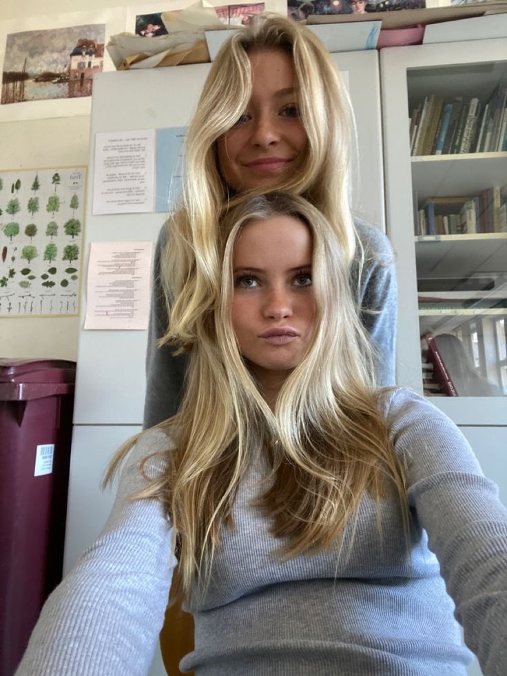 shxdxwWolfx's tweet photo. Mis cumpleañeras 💜Saffi🩺&amp;Ari👑🧡 https://t.co/x38zvXNMJ8