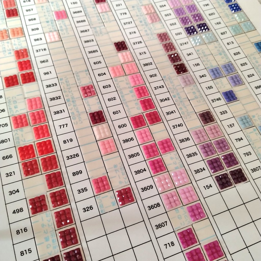 自作カラーチャート これ、作るの大変(✘д✘๑;) ³₃ 2列なのは 自社と他社比較の為👌 #ダイヤモンドアート💎