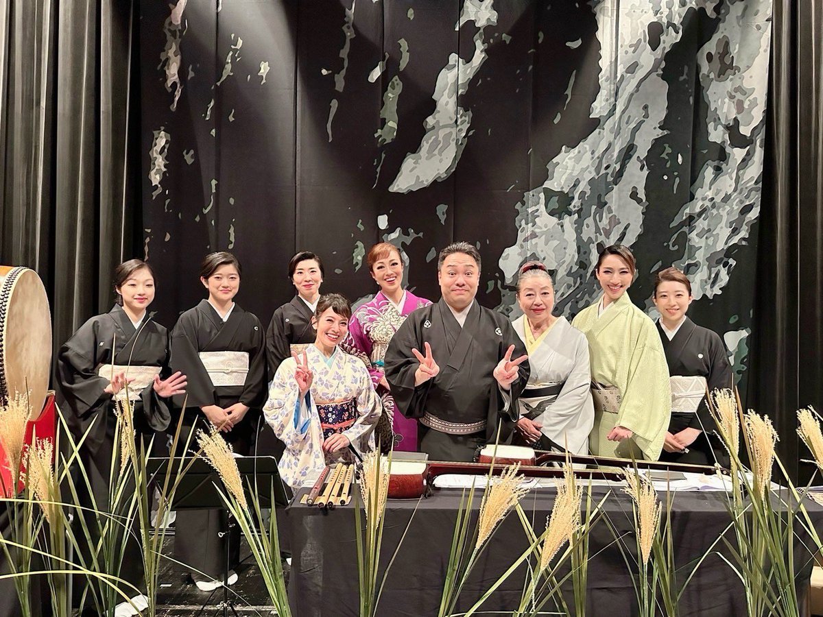 mimimaihane's tweet photo. 偐紫田舎源氏
千穐楽が無事に終わりました

６月はお足元のお悪い中、
７月は大変お暑い中、
お越し頂きましてありがとうございました！！

御宗家の元で、
最後の瞬間までたくさんの事を学ばせて頂けて幸せでした。

舞台裏では笑いの絶えない🤣賑やかな現場でとっても楽しかったです✨✨ https://t.co/gfDk5tYE5K