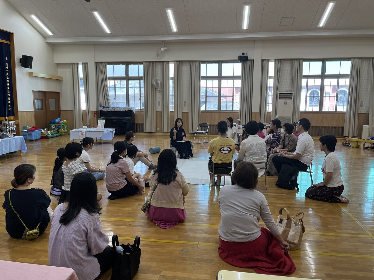 MINI___ERI's tweet photo. 長崎市の東長崎にある幼��園で開催したマルシェ。介護美容ではハンド・ショルダーマッサージ体験で参加しました！
不登校支援などで活動して��る方を講師にお招きし、おはなし会をして頂きました。
#長崎
#長崎市
#介護美容
#ビューティータッチセラピー
#不登校支援 https://t.co/P7J5oRWkpV
