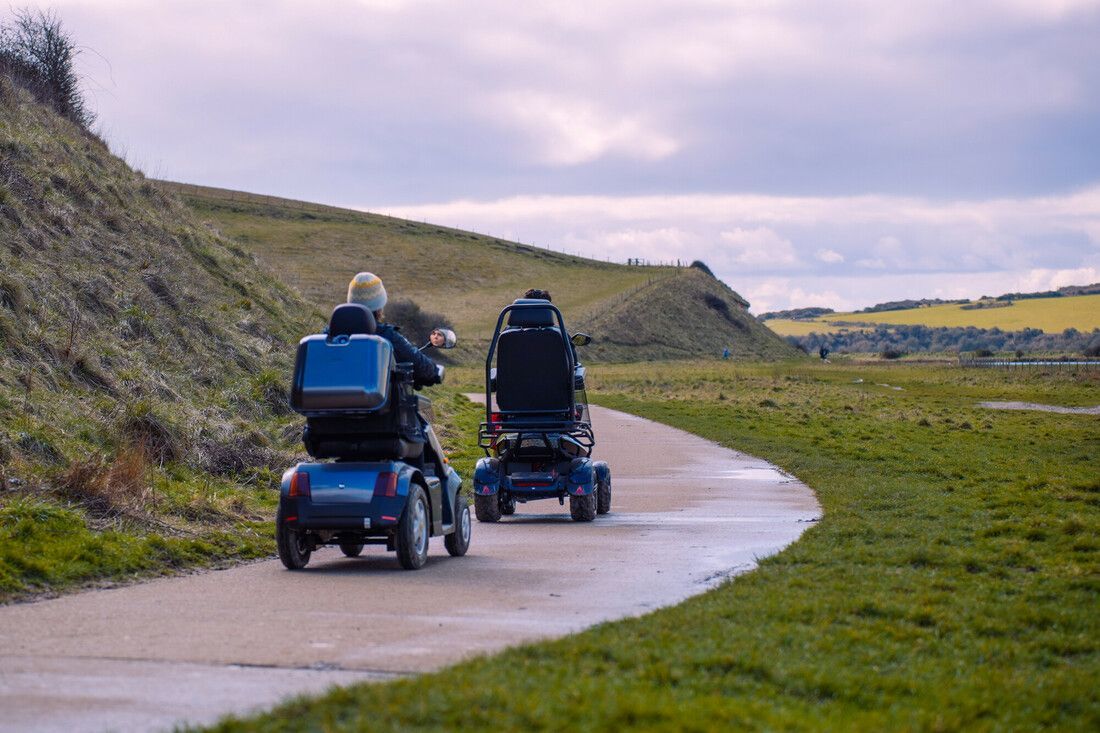 sdnpa's tweet photo. Miles without Stiles offer accessible paths for all, including wheelchair users, parents with strollers, dog owners, and those seeking a leisurely walk. 

Share your ideas for new routes. 

Explore our trails 👉  https://t.co/BW5jKkB604 

#SouthDowns #ReNature https://t.co/MgylCP6iL8