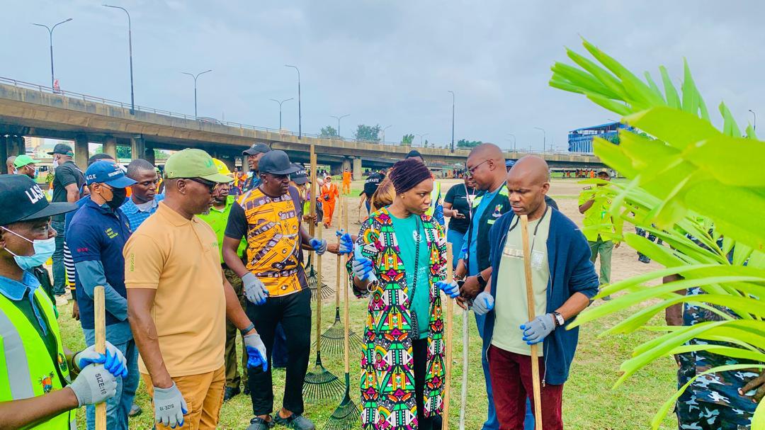 Lagos Waste REPORTER tweet media